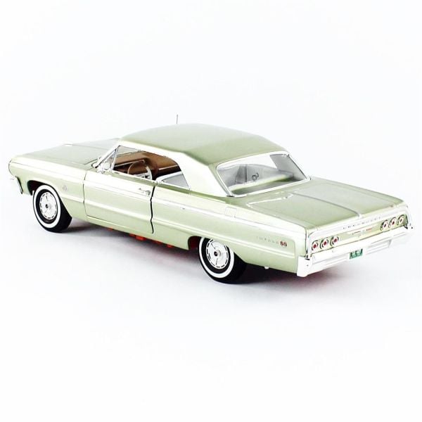 Autoworld AMM1264 1/18 Ölçek, 1964 Chevy Impala SS 409, Meadow Green, Sergilemeye Hazır Metal Araba Maketi