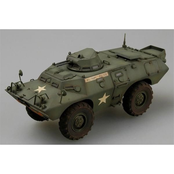 HobbyBoss 82418 1/35 Ölçek, M706 Commando Armored Car İn Vietnam