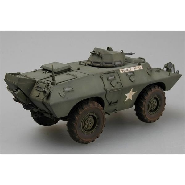 HobbyBoss 82418 1/35 Ölçek, M706 Commando Armored Car İn Vietnam