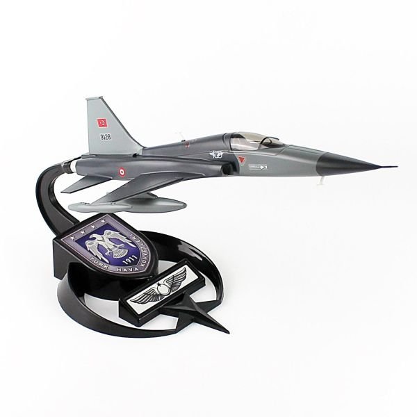 AkbaModel 1/48 F-5A Freedom Fighter Savaş/Eğitim Uçağı, Sergilemeye Hazır Standlı Model