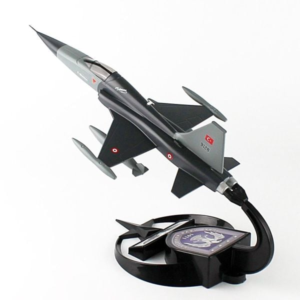 AkbaModel 1/48 F-5A Freedom Fighter Savaş/Eğitim Uçağı, Sergilemeye Hazır Standlı Model