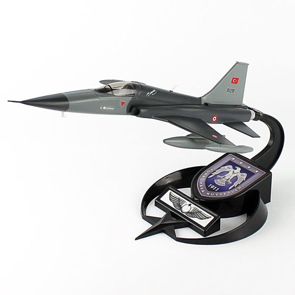 AkbaModel 1/48 F-5A Freedom Fighter Savaş/Eğitim Uçağı, Sergilemeye Hazır Standlı Model