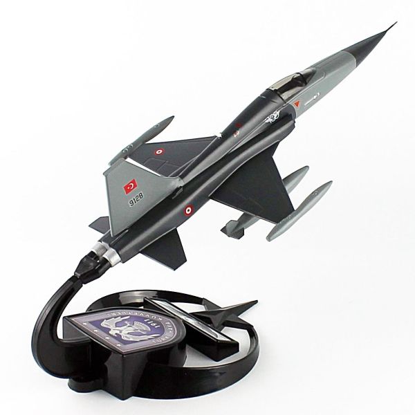 AkbaModel 1/48 F-5A Freedom Fighter Savaş/Eğitim Uçağı, Sergilemeye Hazır Standlı Model