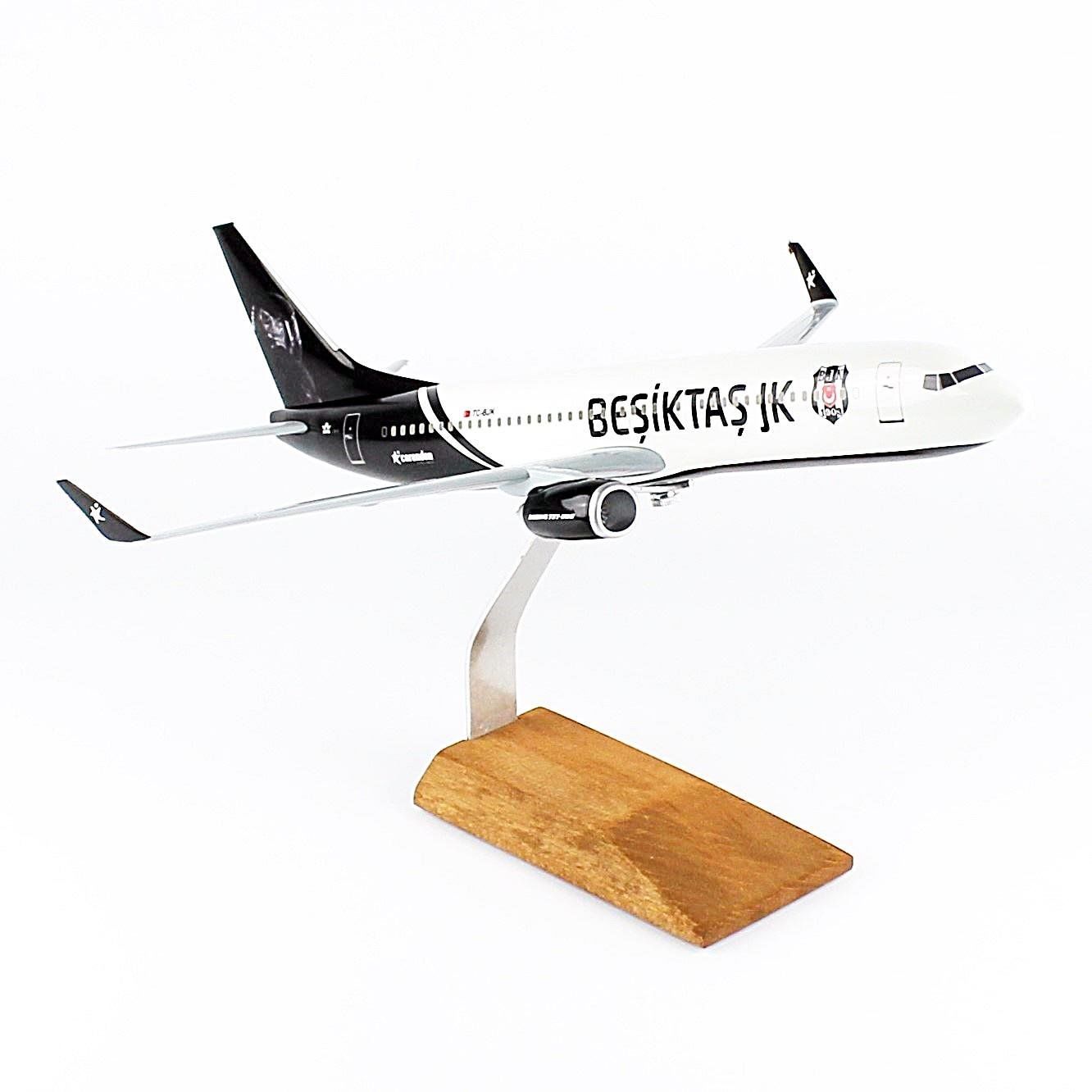THY062 1/100 Ölçek, THY Beşiktaş CORENDON Logolu B737-800 Yolcu Uçağı, Sergilemeye Hazır Ahşap Standlı Model