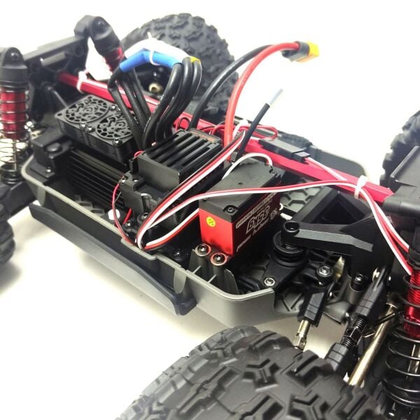 MJX 1/10 10208 Hyper GO 4x4 Fırçasız (Brushless) Motor ve Escli, Su Geçirmez (Waterproof) 2.4 Ghz. Uzaktan Kumandalı Arazi Aracı