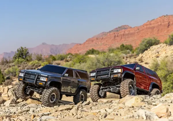 Traxxas TRX-4 Nissan Pathfinder Gri
