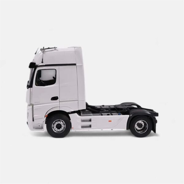 NZG 1094/41 1/18 Ölçek, Mercedes-Benz Actros Çekici (Desenli Beyaz), Sergilemeye Hazır Metal Çekici Modeli