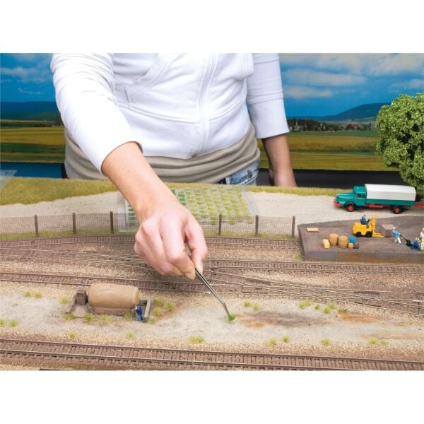 Noch 7013 Tarla Çiçekli Çimen Kümeleri, 6 mm. 52 Adet, 9 mm. 52 Adet, Diorama Malzemesi