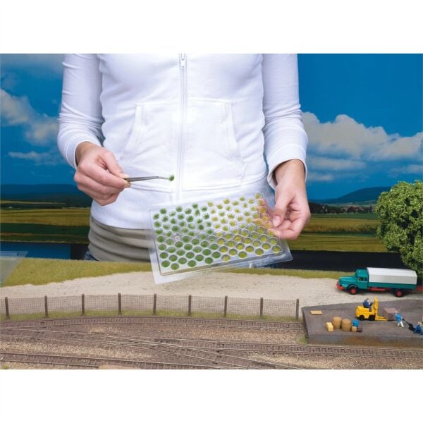 Noch 7013 Tarla Çiçekli Çimen Kümeleri, 6 mm. 52 Adet, 9 mm. 52 Adet, Diorama Malzemesi