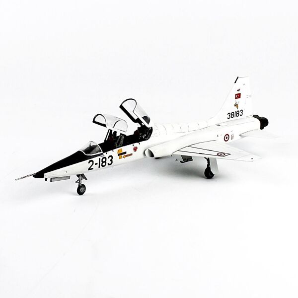 QD174 1/48 Ölçek, T 38A Talon, 121. Filo, Sergilemeye Hazır Plastik Uçak Modeli