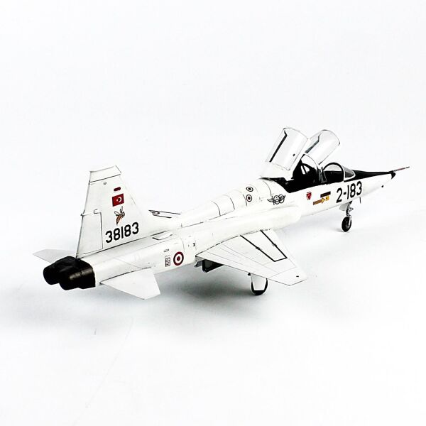QD174 1/48 Ölçek, T 38A Talon, 121. Filo, Sergilemeye Hazır Plastik Uçak Modeli