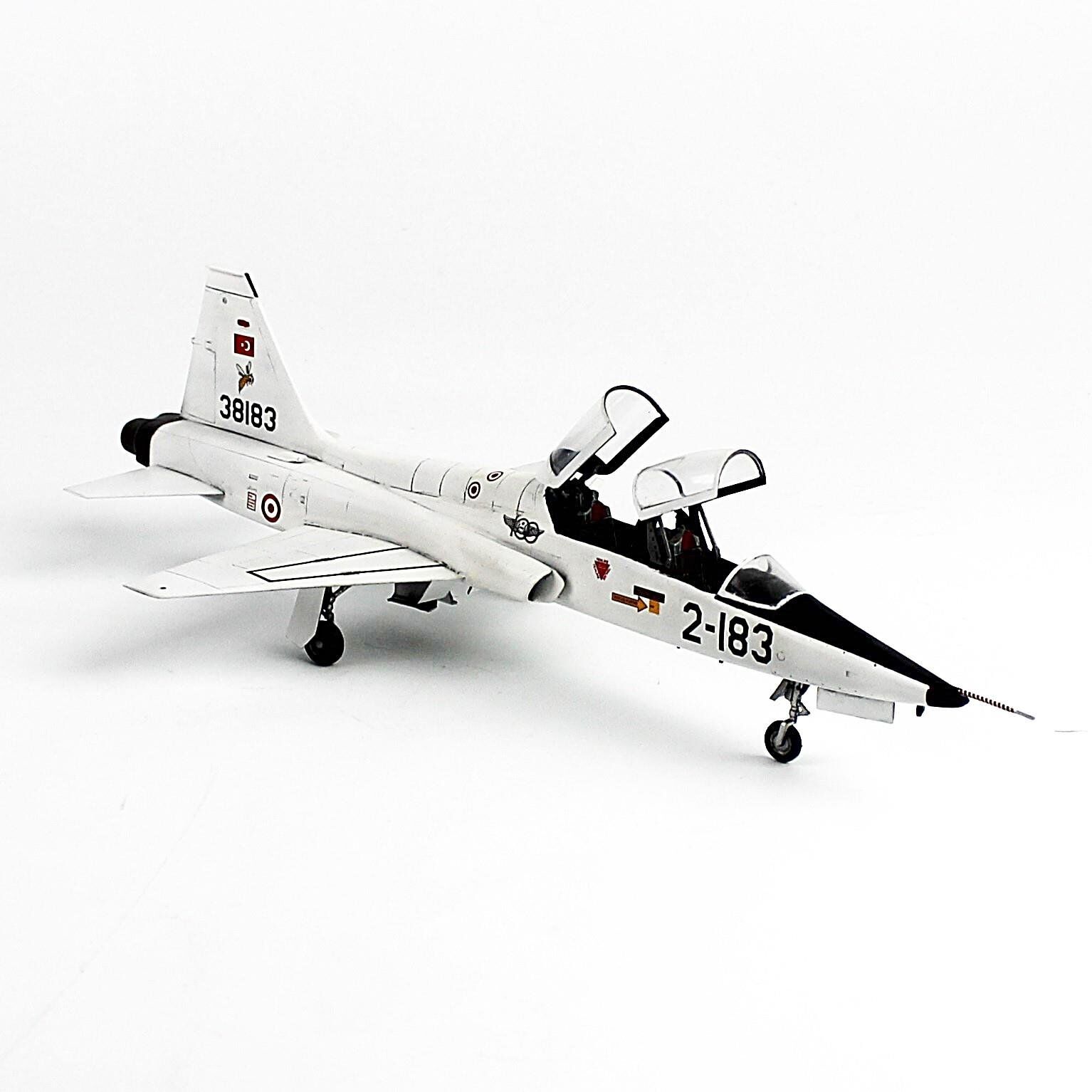 QD174 1/48 Ölçek, T 38A Talon, 121. Filo, Sergilemeye Hazır Plastik Uçak Modeli