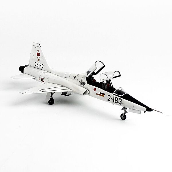 QD174 1/48 Ölçek, T 38A Talon, 121. Filo, Sergilemeye Hazır Plastik Uçak Modeli