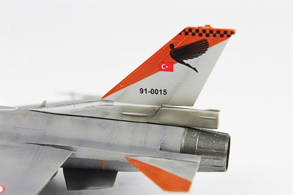 QD008 1/72 Ölçek, F-16C B40 Fighting Falcon Sergilemeye Hazır Plastik Uçak Maketi