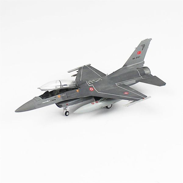 QD014 1/72 Ölçek, F-16D Fighting Falcon Sergilemeye Hazır Plastik Uçak Maketi