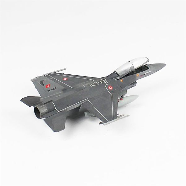 QD014 1/72 Ölçek, F-16D Fighting Falcon Sergilemeye Hazır Plastik Uçak Maketi