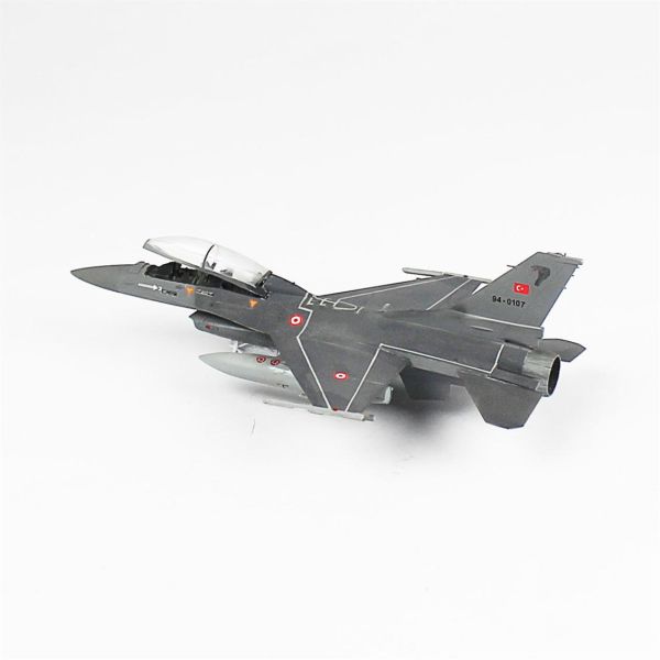 QD014 1/72 Ölçek, F-16D Fighting Falcon Sergilemeye Hazır Plastik Uçak Maketi