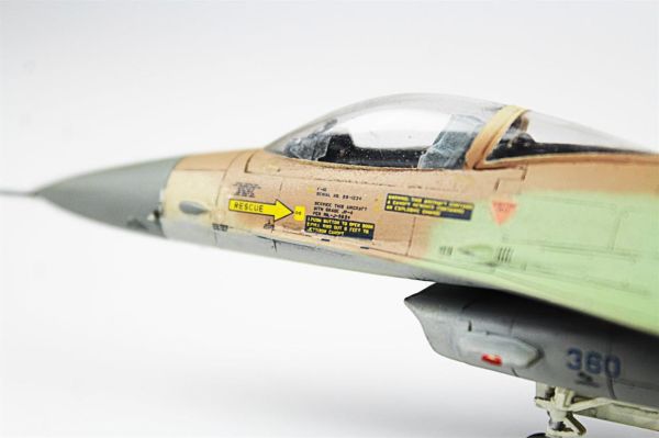 QD018 1/72 Ölçek, F-16C Fighting Falcon Sergilemeye Hazır Plastik Uçak Maketi