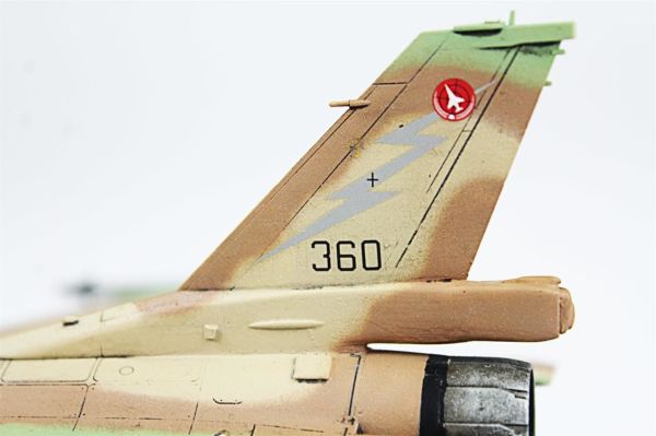QD018 1/72 Ölçek, F-16C Fighting Falcon Sergilemeye Hazır Plastik Uçak Maketi
