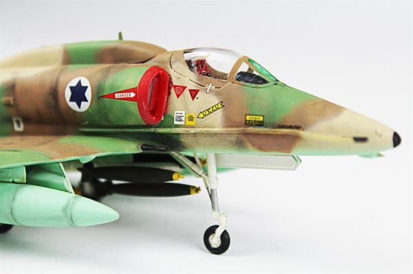 QD019 1/72 Ölçek, A-4E Skyhawk Sergilemeye Hazır Plastik Uçak Maketi