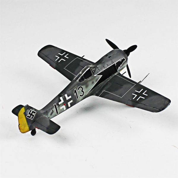 QD023 1/48 Ölçek, Focke-Wulf 190 A-5 Sergilemeye Hazır Plastik Uçak Maketi