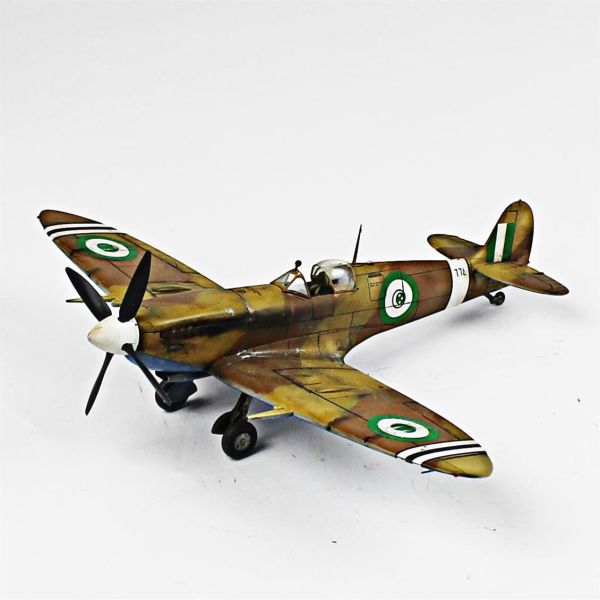 QD027 1/48 Ölçek, Spitfire Mk.V Sergilemeye Hazır Plastik Uçak Maketi