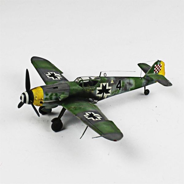 QD032 1/48 Ölçek, Messerschmitt Bf 109 G-2 Sergilemeye Hazır Plastik Uçak Maketi