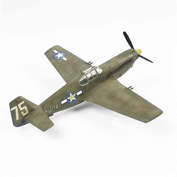 QD035 1/48 Ölçek, P-51C Mustang Sergilemeye Hazır Plastik Uçak Maketi