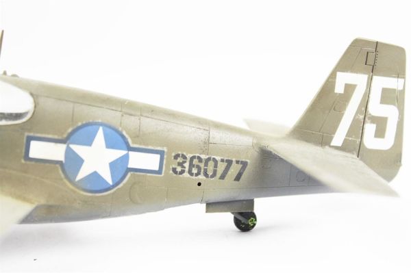 QD035 1/48 Ölçek, P-51C Mustang Sergilemeye Hazır Plastik Uçak Maketi