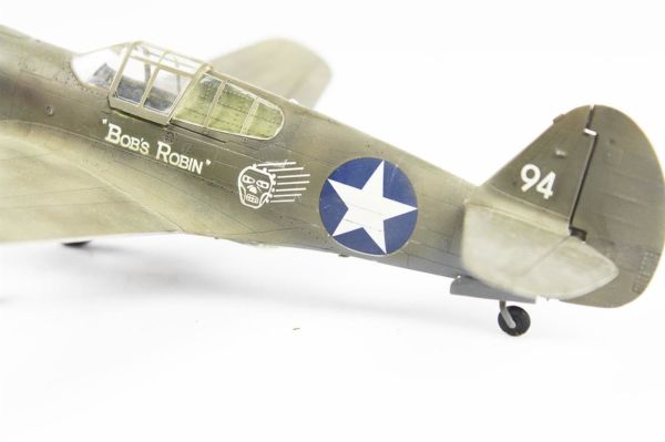 QD036 1/48 Ölçek, P-40C Warhawk Sergilemeye Hazır Plastik Uçak Maketi
