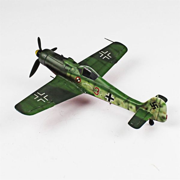 QD041 1/48 Ölçek, Focke-Wulf 190 D-9 Sergilemeye Hazır Plastik Uçak Maketi