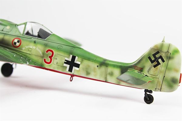 QD041 1/48 Ölçek, Focke-Wulf 190 D-9 Sergilemeye Hazır Plastik Uçak Maketi