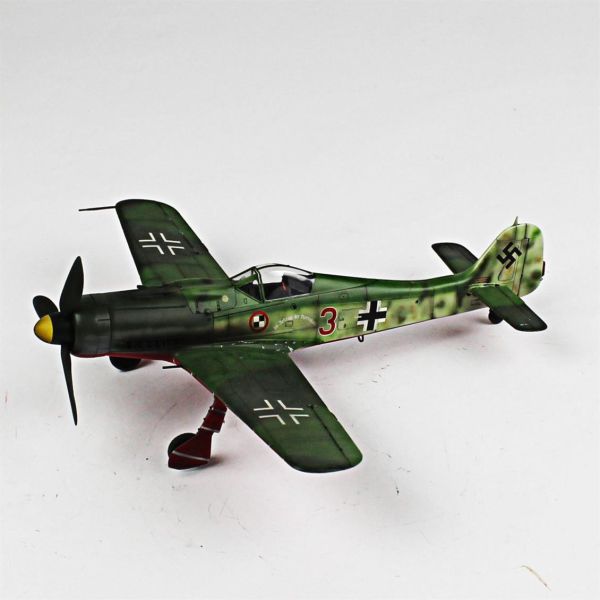 QD041 1/48 Ölçek, Focke-Wulf 190 D-9 Sergilemeye Hazır Plastik Uçak Maketi