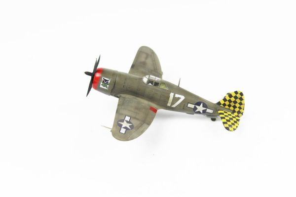 QD042 1/72 Ölçek, P-47D Razorback Sergilemeye Hazır Plastik Uçak Maketi