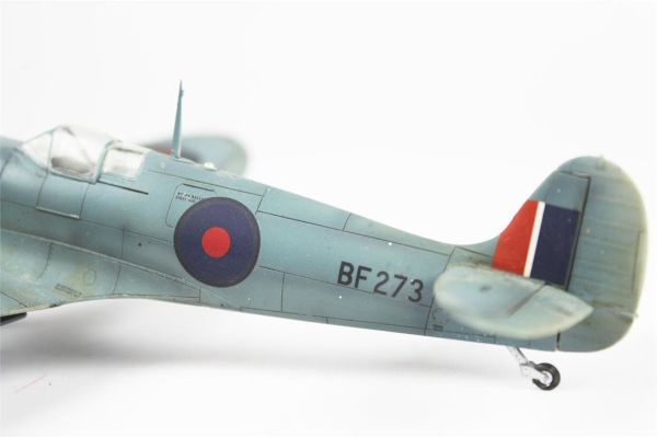 QD043 1/48 Ölçek, Spitfire  Sergilemeye Hazır Plastik Uçak Maketi