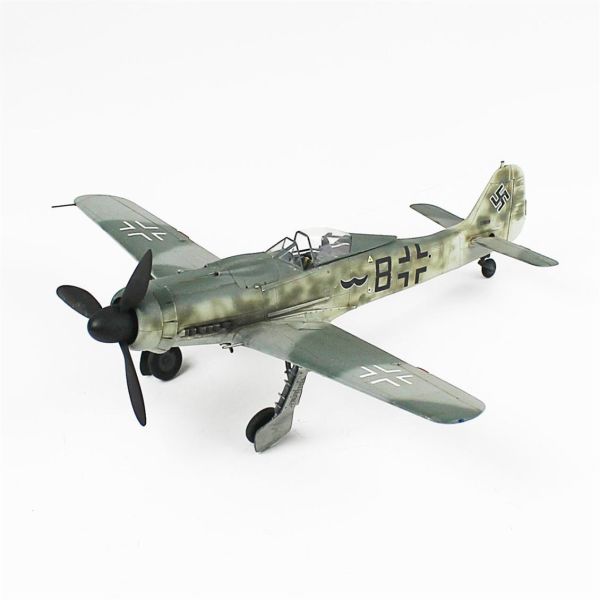 QD044 1/48 Ölçek, Focke-Wulf 190 D Sergilemeye Hazır Plastik Uçak Maketi