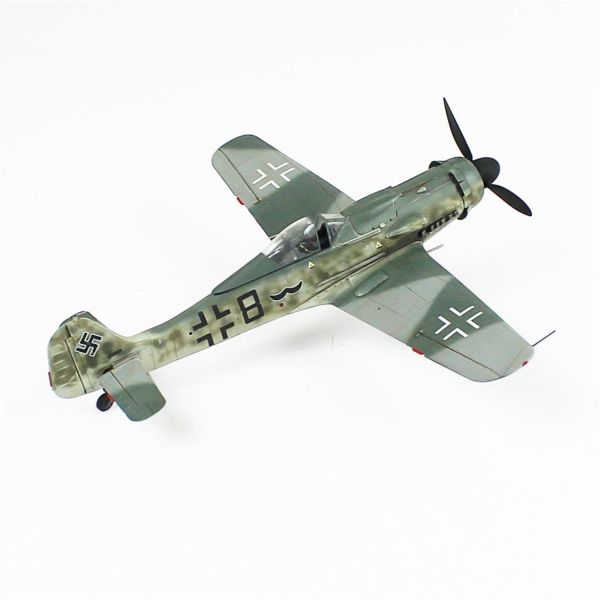 QD044 1/48 Ölçek, Focke-Wulf 190 D Sergilemeye Hazır Plastik Uçak Maketi
