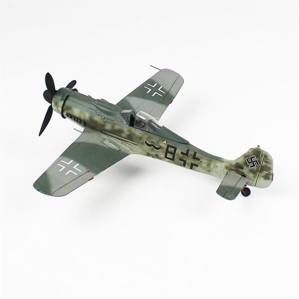 QD044 1/48 Ölçek, Focke-Wulf 190 D Sergilemeye Hazır Plastik Uçak Maketi