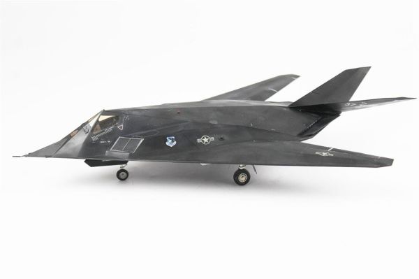 QD045 1/48 Ölçek, F-117A NightHawk Sergilemeye Hazır Plastik Uçak Maketi