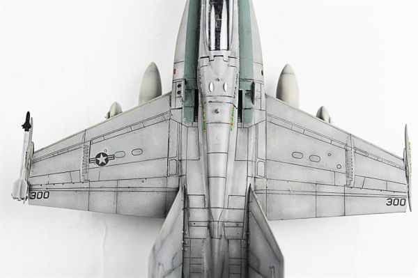 QD046 1/72 Ölçek, F-18D Hornet Sergilemeye Hazır Plastik Uçak Maketi
