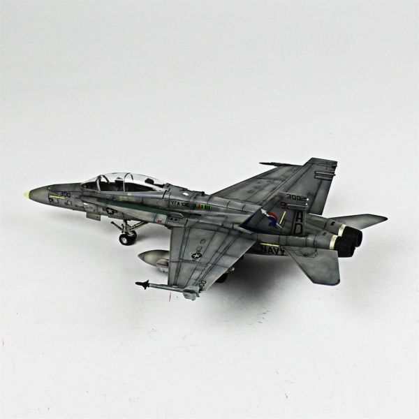 QD046 1/72 Ölçek, F-18D Hornet Sergilemeye Hazır Plastik Uçak Maketi
