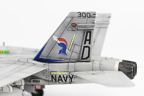 QD046 1/72 Ölçek, F-18D Hornet Sergilemeye Hazır Plastik Uçak Maketi