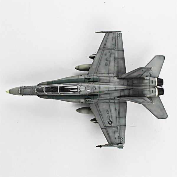 QD046 1/72 Ölçek, F-18D Hornet Sergilemeye Hazır Plastik Uçak Maketi