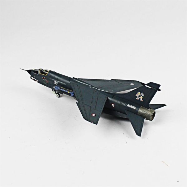 QD049 1/72 Ölçek, F-8E Crusader Sergilemeye Hazır Plastik Uçak Maketi