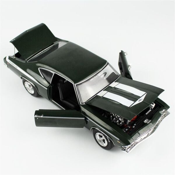 AutoWorld AMM1283 1/18 Ölçek, 1969 Yenko Performance Chevy Chevelle Hardtop, Koyu yeşil, Sergilemeye Hazır Metal Araba Modeli