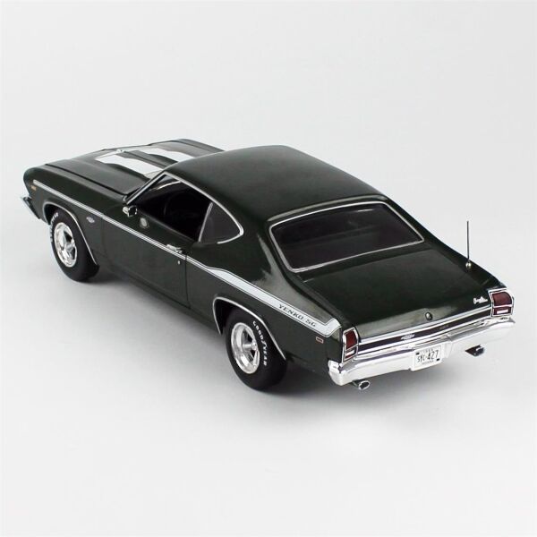 AutoWorld AMM1283 1/18 Ölçek, 1969 Yenko Performance Chevy Chevelle Hardtop, Koyu yeşil, Sergilemeye Hazır Metal Araba Modeli