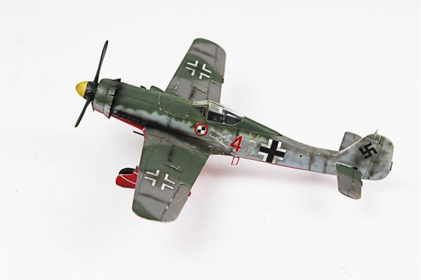 QD055 1/48 Ölçek, Focke-Wulf 190 D Sergilemeye Hazır Plastik Uçak Maketi
