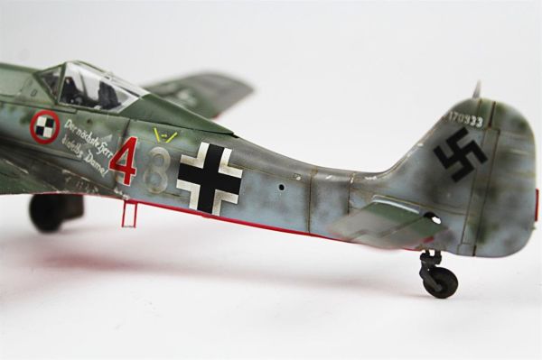 QD055 1/48 Ölçek, Focke-Wulf 190 D Sergilemeye Hazır Plastik Uçak Maketi
