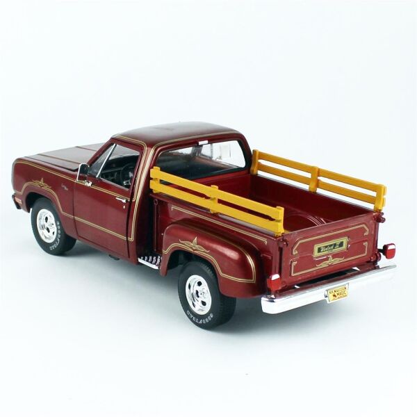 AutoWorld AW298 1/18 Ölçek, 1979 Dodge D100 Stepside Warlock II Kamyonet, Maron, Sergilemeye Hazır Metal Araba Modeli
