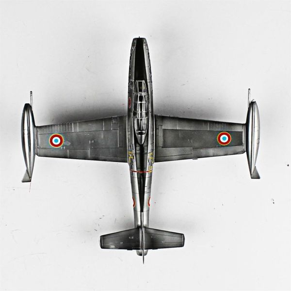 QD058 1/72 Ölçek, F-84G Thunderjet Sergilemeye Hazır Plastik Uçak Maketi